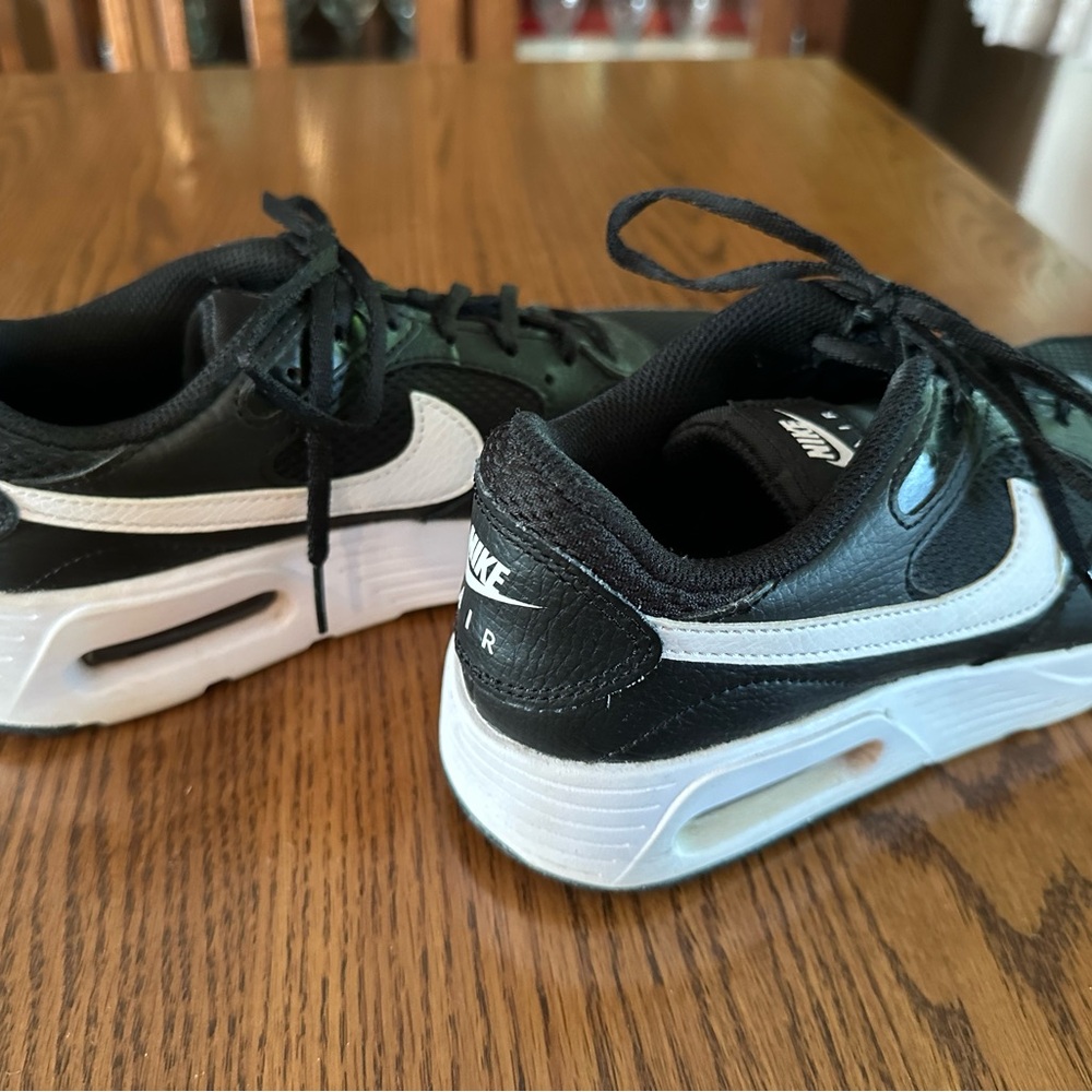 Nike Women’s Air Max SC Street Style Leather.
